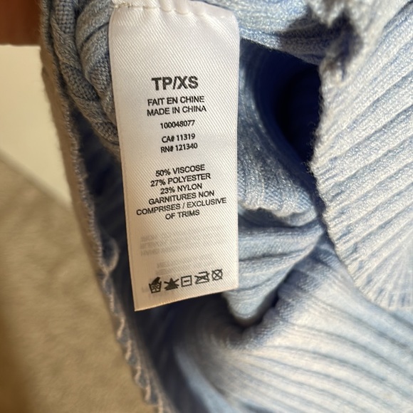 V sweater top - Picture 3 of 3